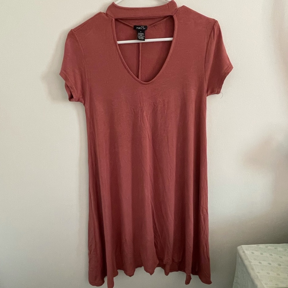 Rue 21 V neck choker pink high low dressy top Size: S